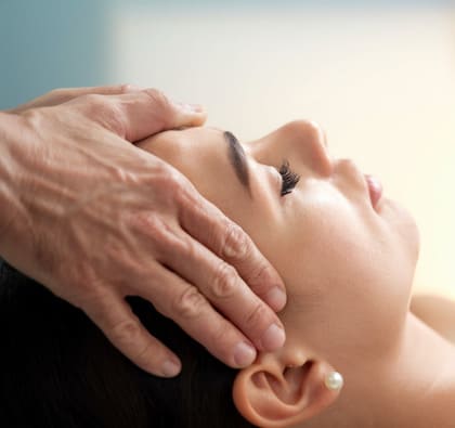 Ostéopathe Peynier soins des maux de tête, céphalées et fortyes migraines